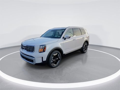 New 2025 Kia Telluride S image 4