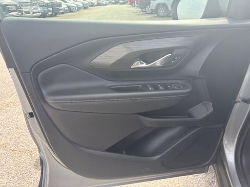 Used 2024 GMC Terrain SLE image 10