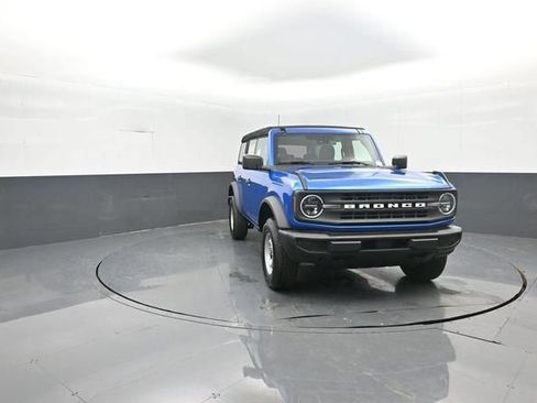 New 2026 Ford Bronco 4-Door AWD/4WD image 2