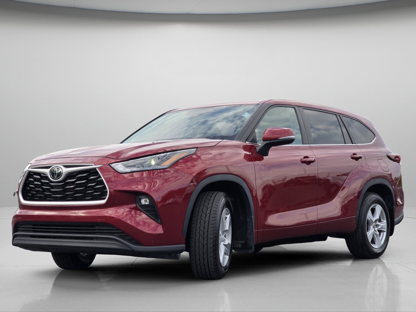 Used 2024 Toyota Highlander LE AWD/4WD image 16
