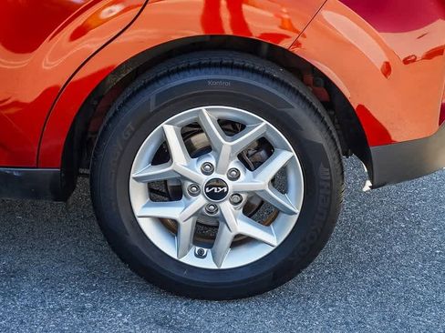 Used 2023 Kia Soul LX w/ LX Technology Package image 11