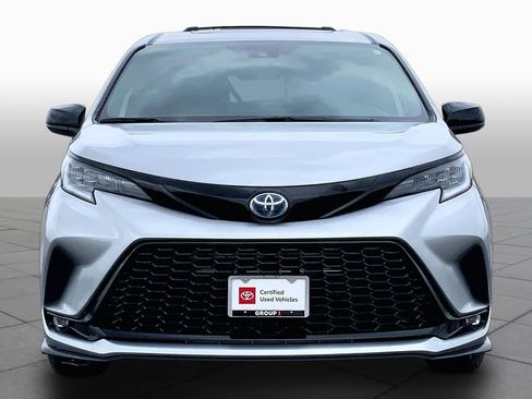 Used 2025 Toyota Sienna XSE w/ XSE Plus Package FWD image 4