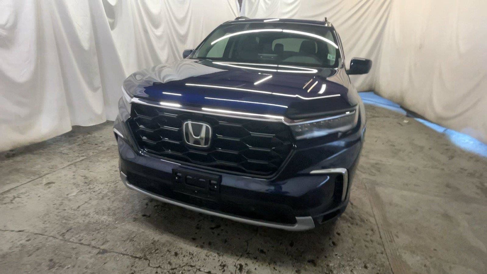 Used 2025 Honda Pilot Elite image 14