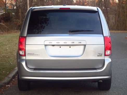 Used 2015 Dodge Grand Caravan R/T image 31