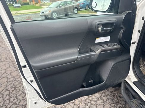 Used 2016 Toyota Tacoma TRD Off-Road w/ Towing Package image 21