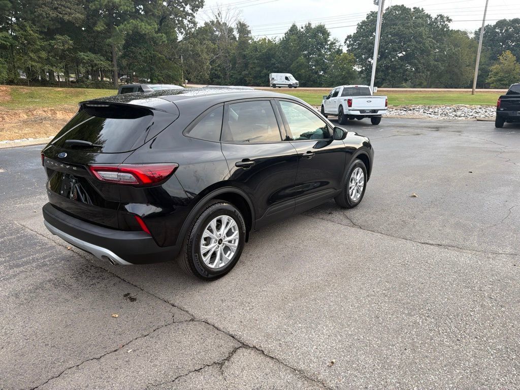 Used 2025 Ford Escape Active FWD image 3