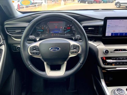 Certified 2022 Ford Explorer XLT w/ Equipment Group 202A image 5