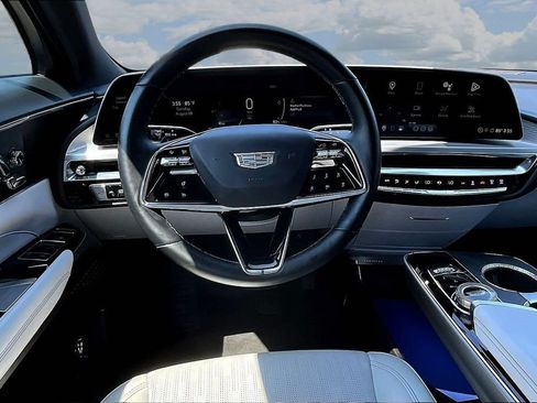 Used 2024 Cadillac Lyriq Luxury RWD image 8