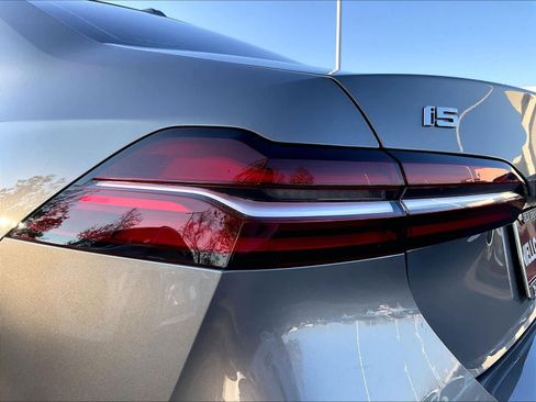 Certified 2026 BMW i5 eDrive40 w/ Premium Package RWD image 29