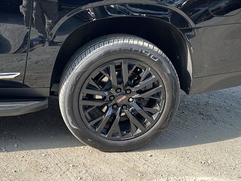 Used 2022 GMC Yukon XL SLT image 12