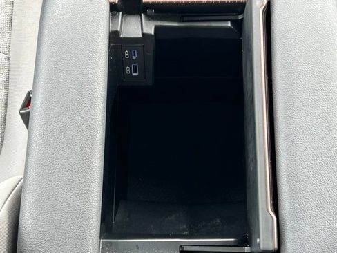 Used 2023 Toyota Sienna LE FWD image 45