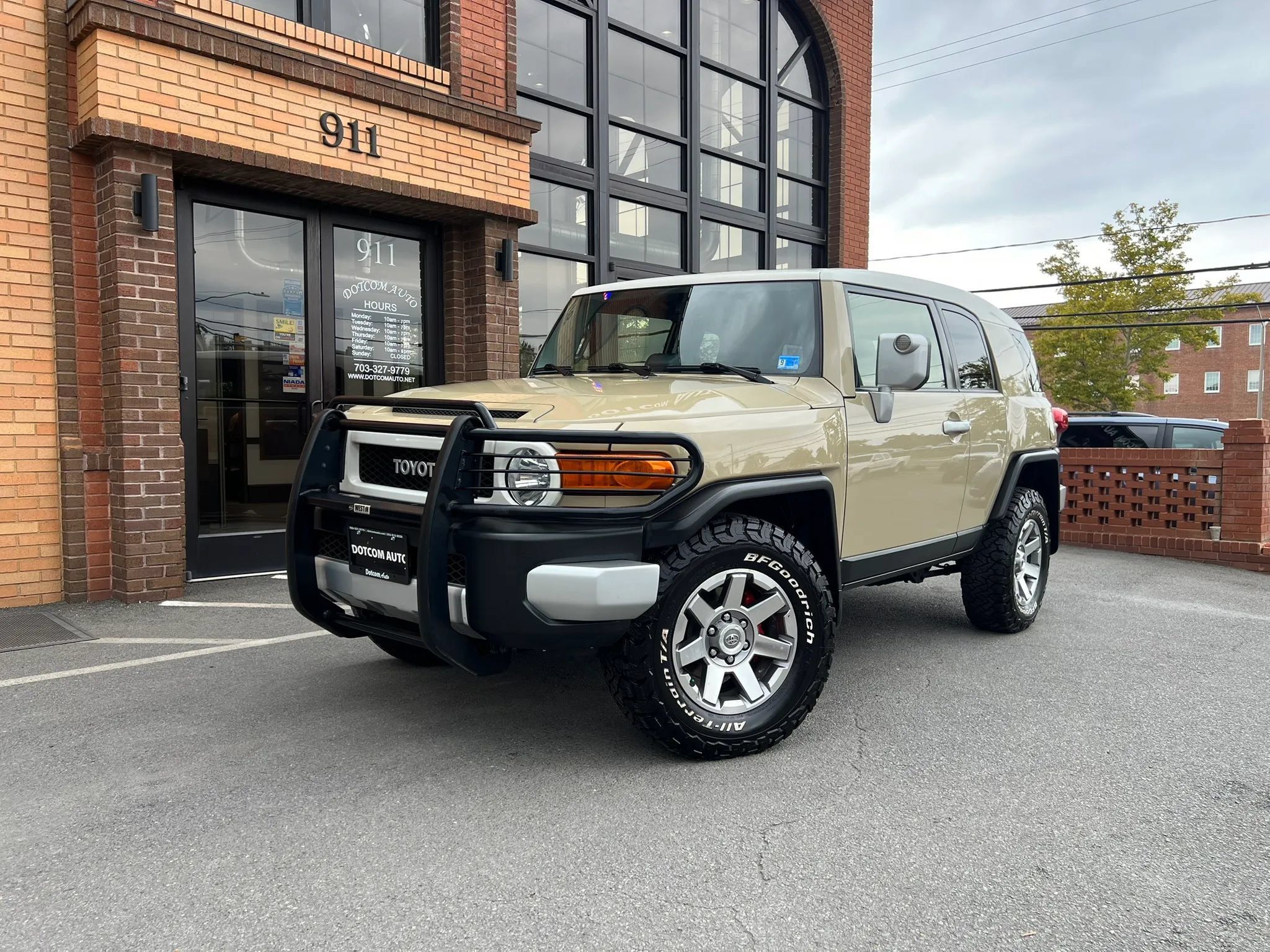 Used 2014 Toyota FJ Cruiser 4WD w/ Convenience Package image 2