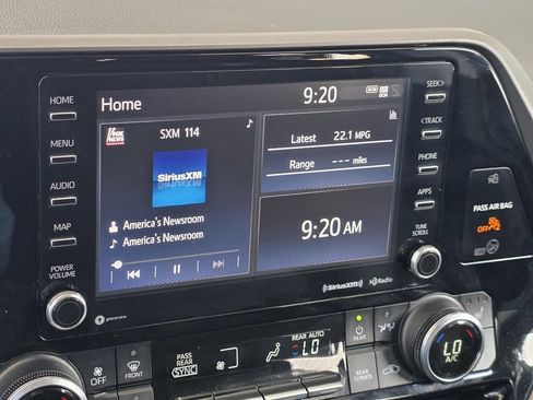Used 2022 Toyota Highlander XLE FWD image 19