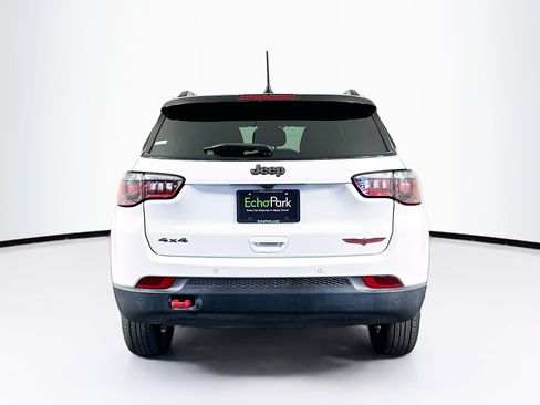 Used 2025 Jeep Compass Trailhawk AWD/4WD image 7