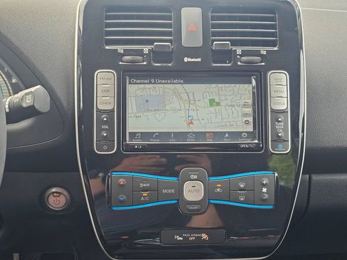 Used 2017 Nissan Leaf SV FWD image 13