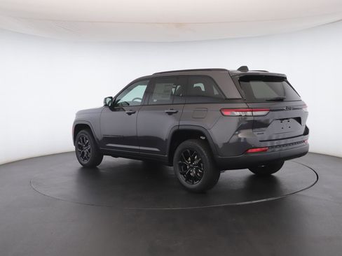 New 2025 Jeep Grand Cherokee Altitude image 23