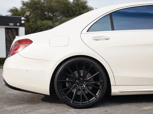 Used 2019 Mercedes-Benz S 560 Sedan w/ AMG Line Exterior image 16