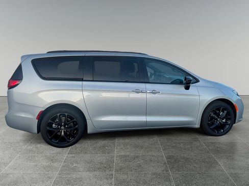 New 2026 Chrysler Pacifica Select image 6