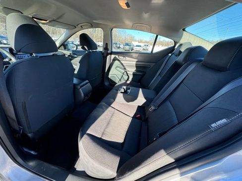 Used 2024 Nissan Altima 2.5 SV image 15