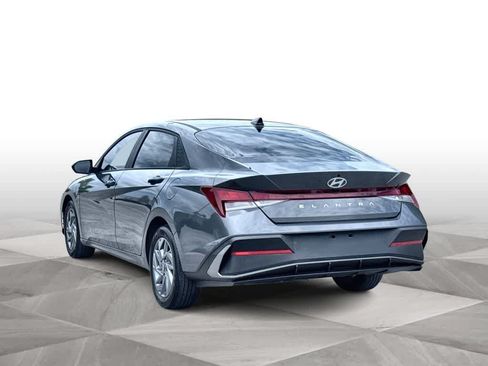 Used 2024 Hyundai Elantra SEL FWD image 6