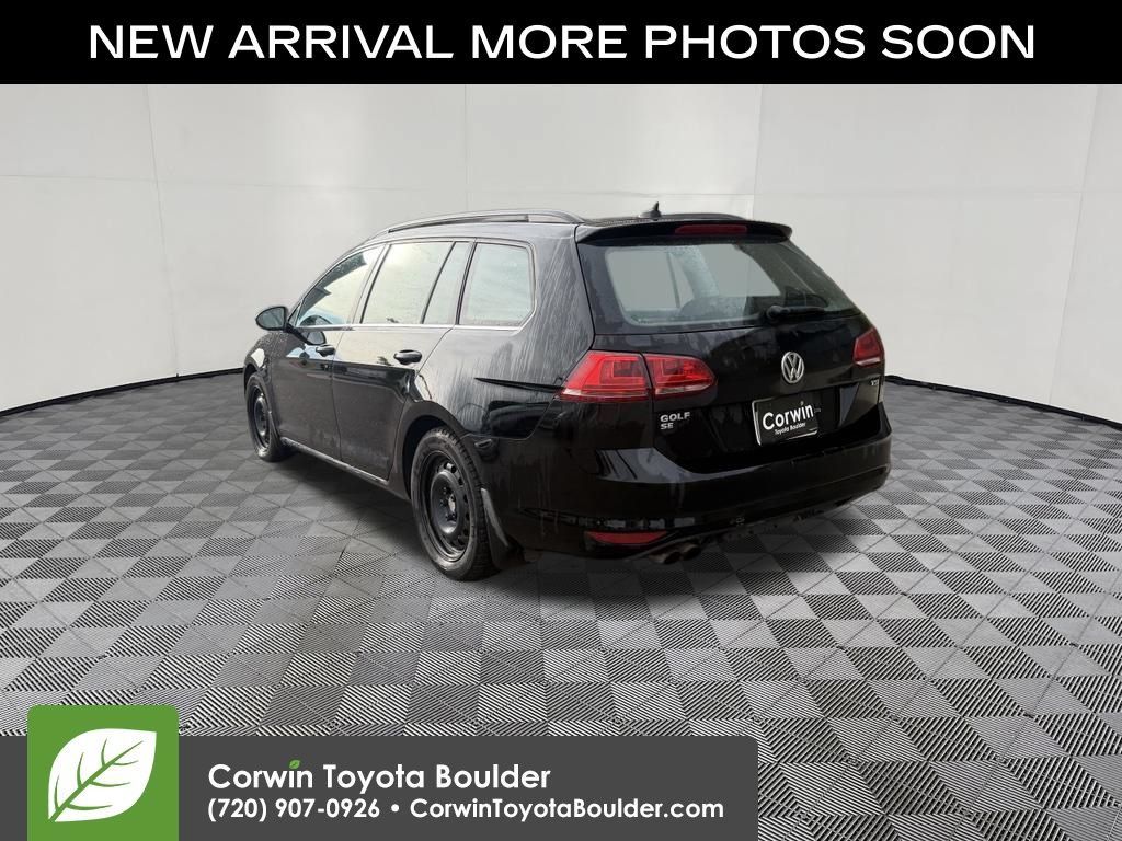 Used 2016 Volkswagen Golf SE w/ Lighting Package FWD image 5