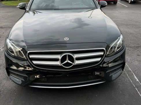 Used 2017 Mercedes-Benz E 300 4MATIC image 1