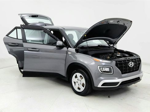 Used 2020 Hyundai Venue SE FWD image 12