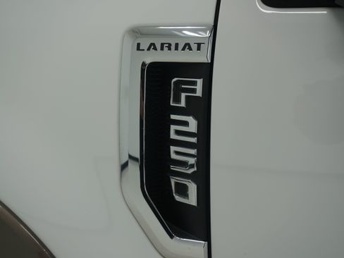 Used 2022 Ford F250 Lariat w/ Lariat Value Package AWD/4WD image 4