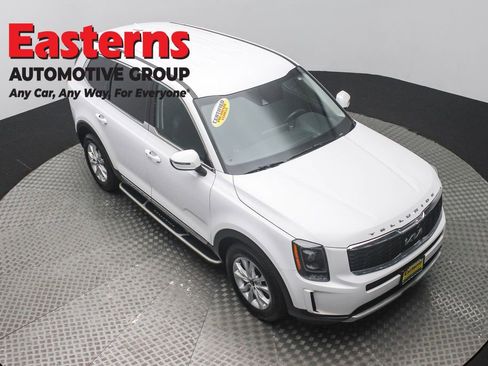 Used 2022 Kia Telluride LX AWD/4WD image 3