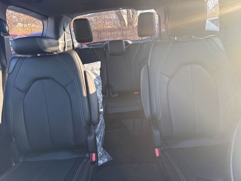 New 2026 Chrysler Pacifica Select image 15