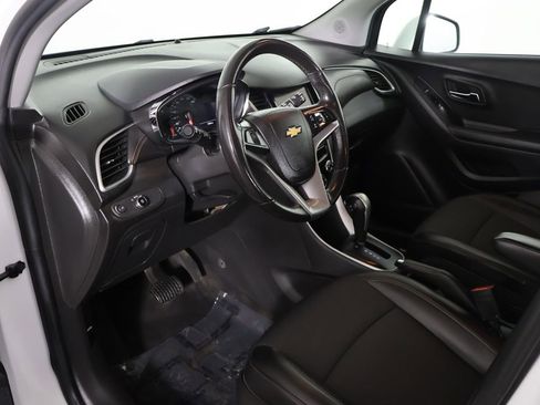Used 2022 Chevrolet Trax LT w/ Driver Confidence Package AWD/4WD image 19