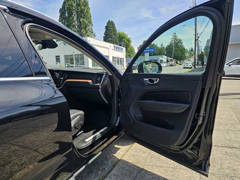 Used 2023 Volvo XC60 B5 Plus w/ Climate Package AWD/4WD image 10