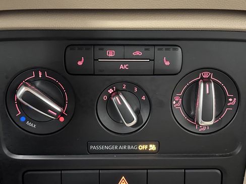 Used 2016 Volkswagen Beetle 1.8T SE image 18