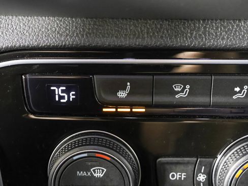 Used 2022 Volkswagen Atlas Cross Sport SE image 8