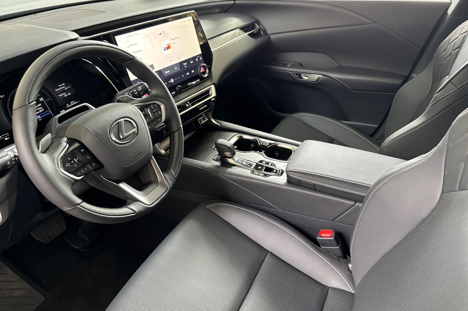 New 2026 Lexus RX 450h AWD image 6