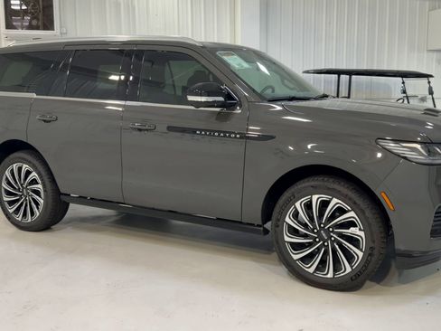 New 2025 Lincoln Navigator Black Label AWD/4WD image 3