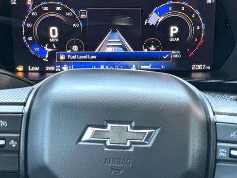 Used 2025 Chevrolet Colorado Trail Boss AWD/4WD image 19