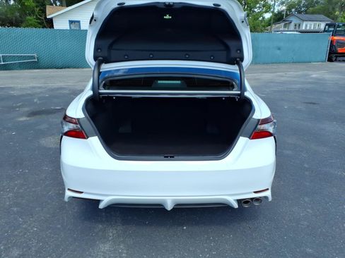 Used 2022 Toyota Camry SE w/ Convenience Package FWD image 18