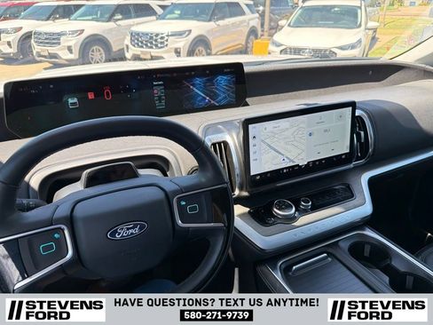 Used 2025 Ford Expedition Platinum AWD/4WD image 22