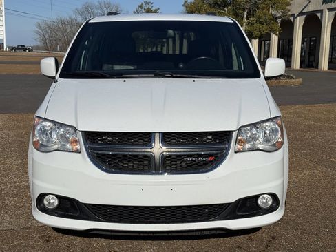 Used 2019 Dodge Grand Caravan SXT image 2