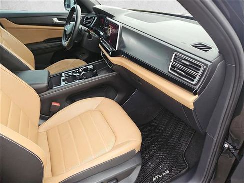 Used 2024 Volkswagen Atlas Cross Sport SEL R-Line image 22