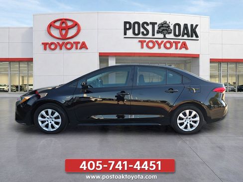 Used 2025 Toyota Corolla LE FWD image 2