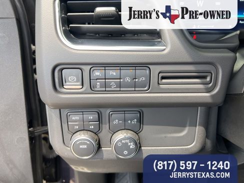 Used 2022 Chevrolet Suburban Z71 AWD/4WD image 14