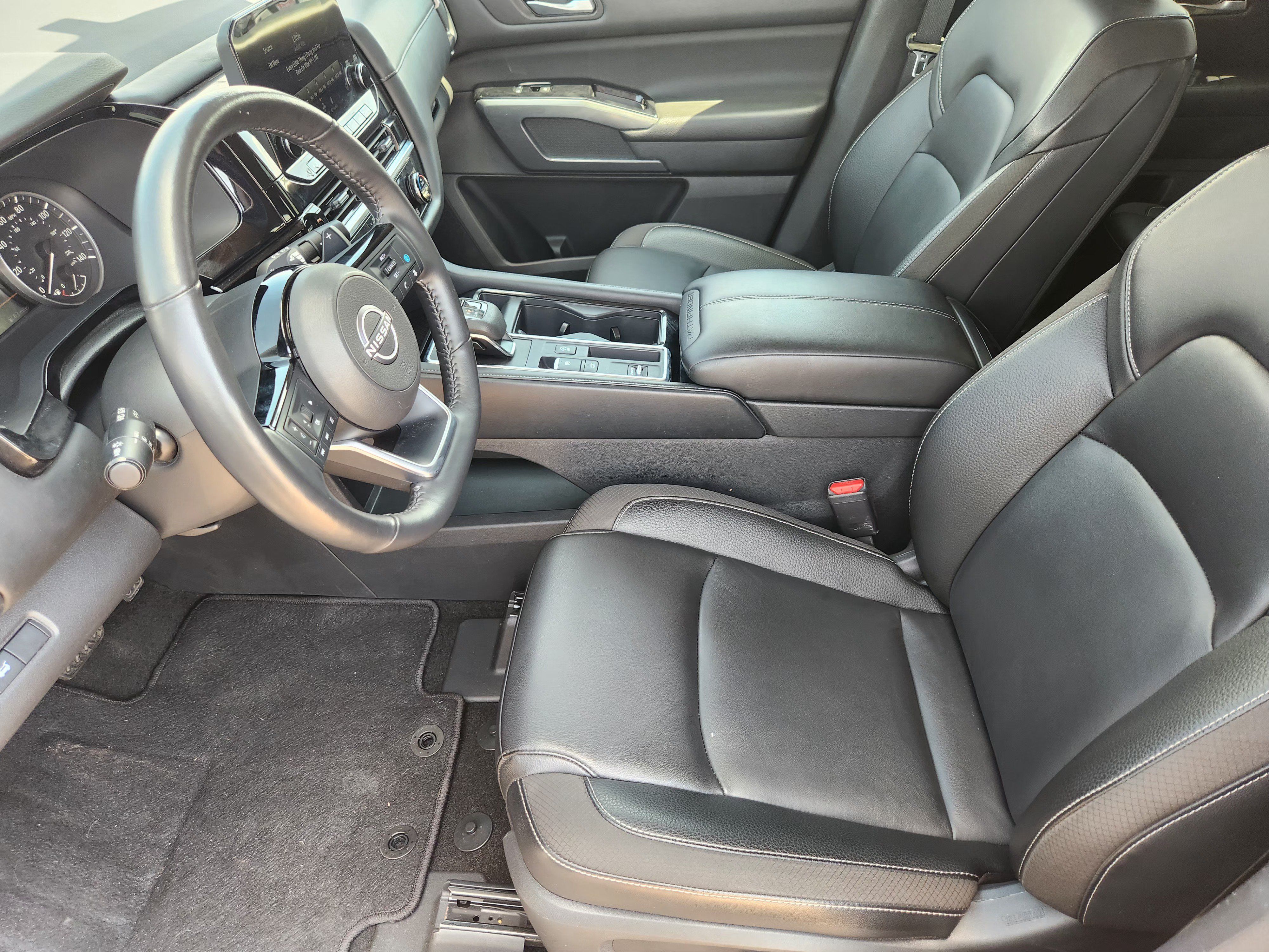 Used 2025 Nissan Pathfinder SL FWD image 13