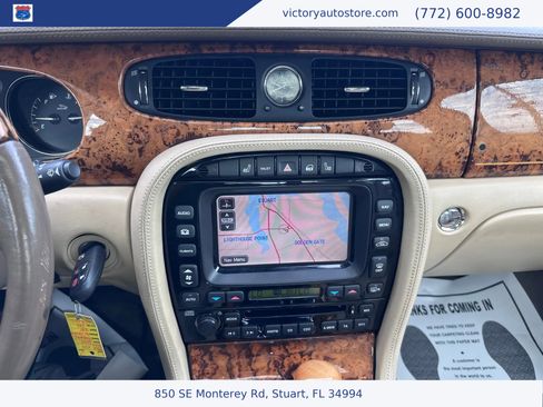 Used 2005 Jaguar XJ8 L image 35
