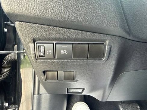 Used 2025 Toyota Corolla Cross XLE FWD image 26