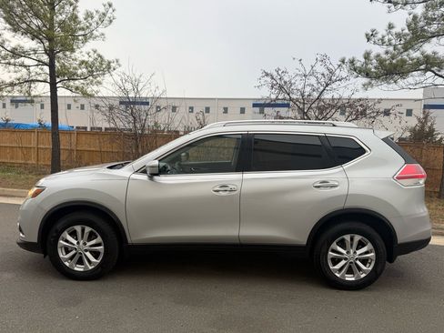 Used 2016 Nissan Rogue SV image 8