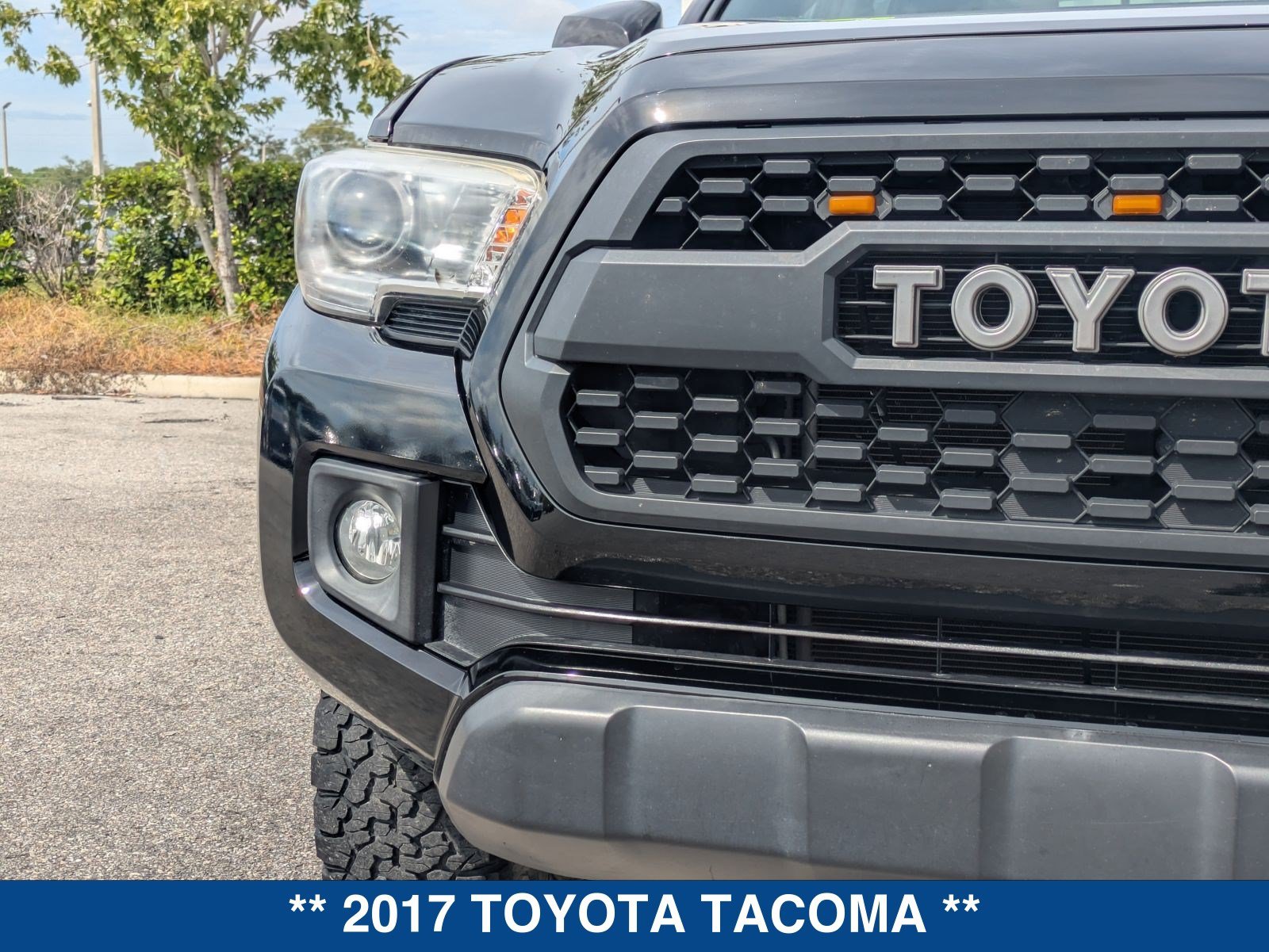 Used 2017 Toyota Tacoma TRD Off-Road w/ Tow Package (A/T) AWD/4WD image 10