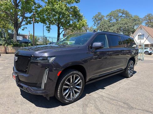 Used 2022 Cadillac Escalade ESV Sport Platinum AWD/4WD image 2
