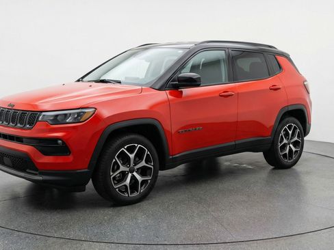 Used 2025 Jeep Compass Limited AWD/4WD image 3
